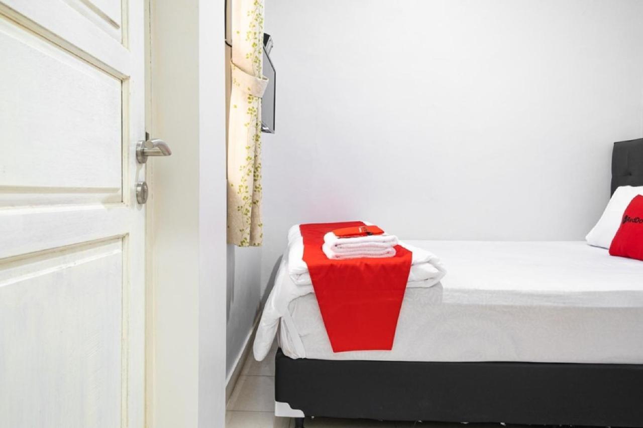 מלון בקאסי Reddoorz Syariah Near Grand Kota Bintang מראה חיצוני תמונה